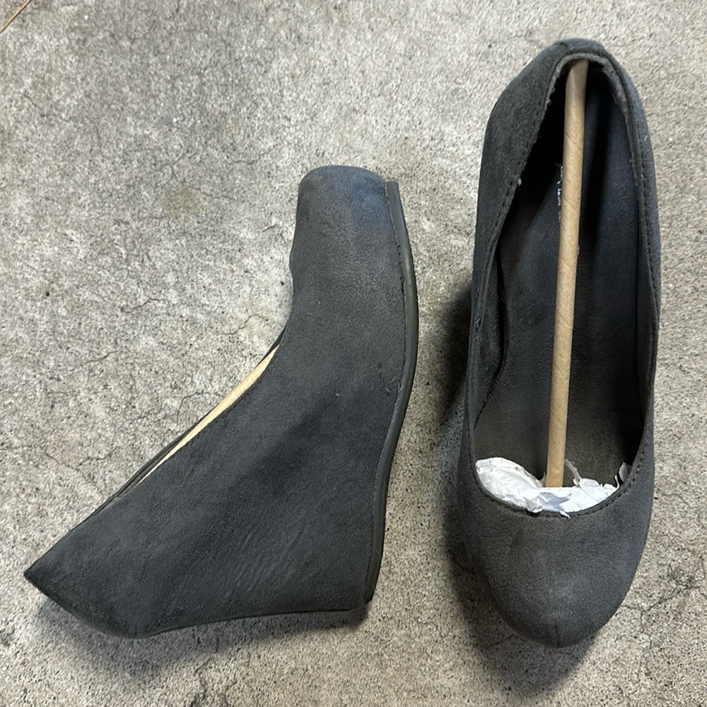 Aldo Halik Grey Suede Wedges Platforms Size 6.5 PreOwned